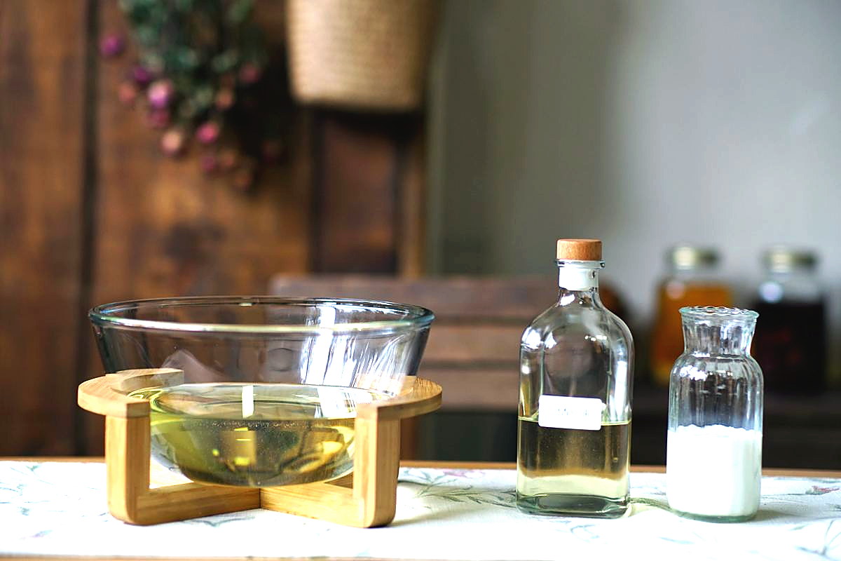 Cold-process soap pour
